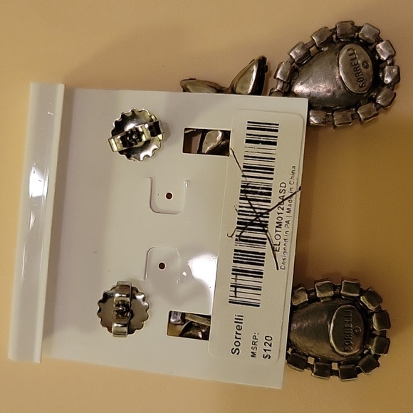 Sorrelli lavender earrings - Picture 2 of 3